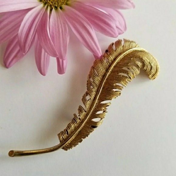 Relisted - vintage Coro Pegasus feather brooch gold tone pin - Picture 3 of 8